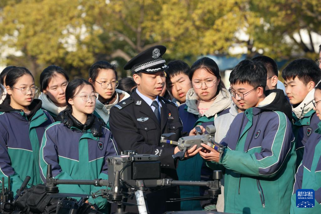 ���񻥶�ӭ�Ӿ����